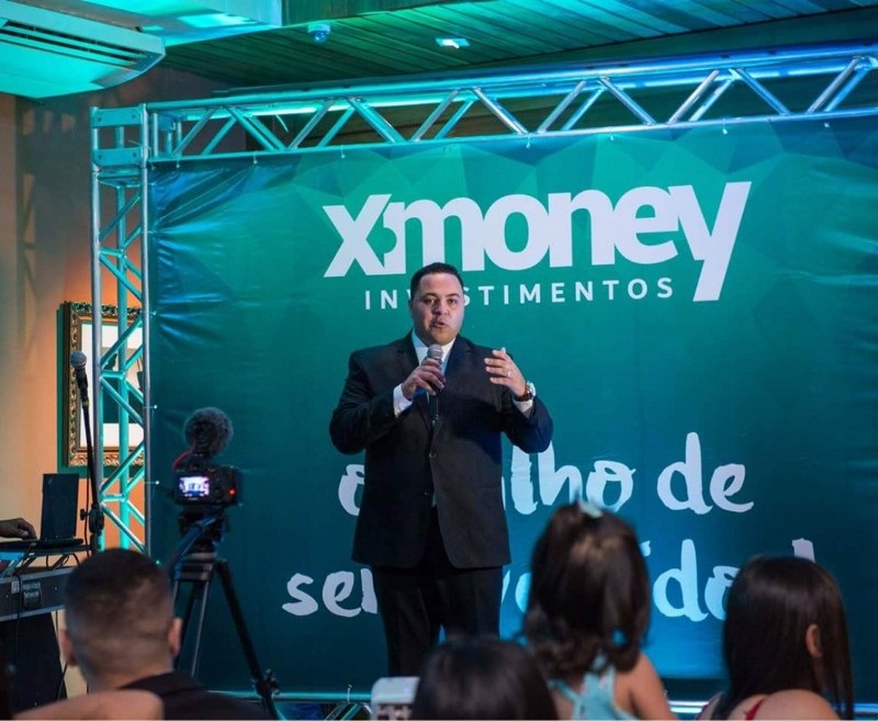 X-Money Brasil, promete lucro de 20% ao mês. É claro que se trada de mais um novo golpe envolvendo e MANCHANDO a moeda digital / foto medium.com